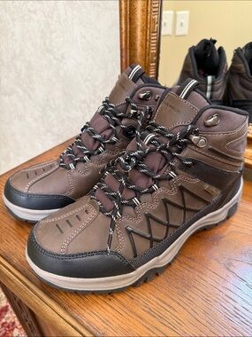 Highland Creek Men's Brown Waterproof Hiker Boots w/Padded Ankle Support. 10.5.